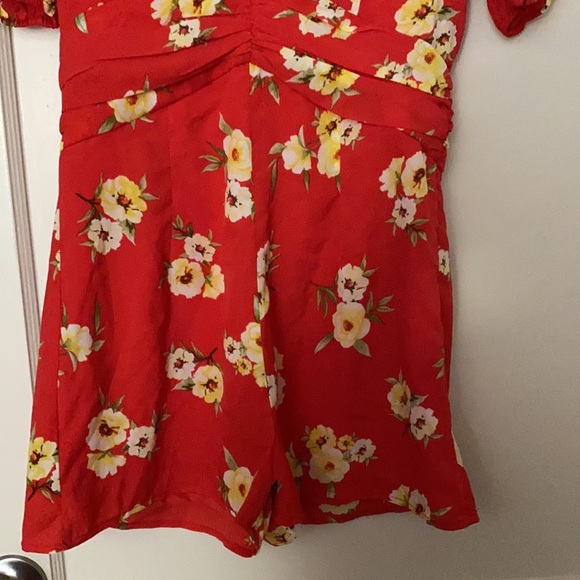 NWT Forever 21 red floral romper size: M - Picture 3 of 10